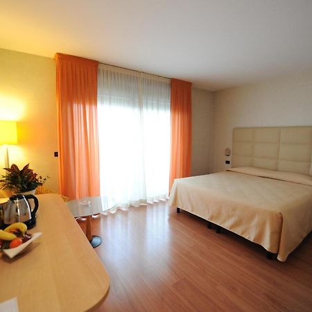 Hotel Donatello Imola Eksteriør bilde