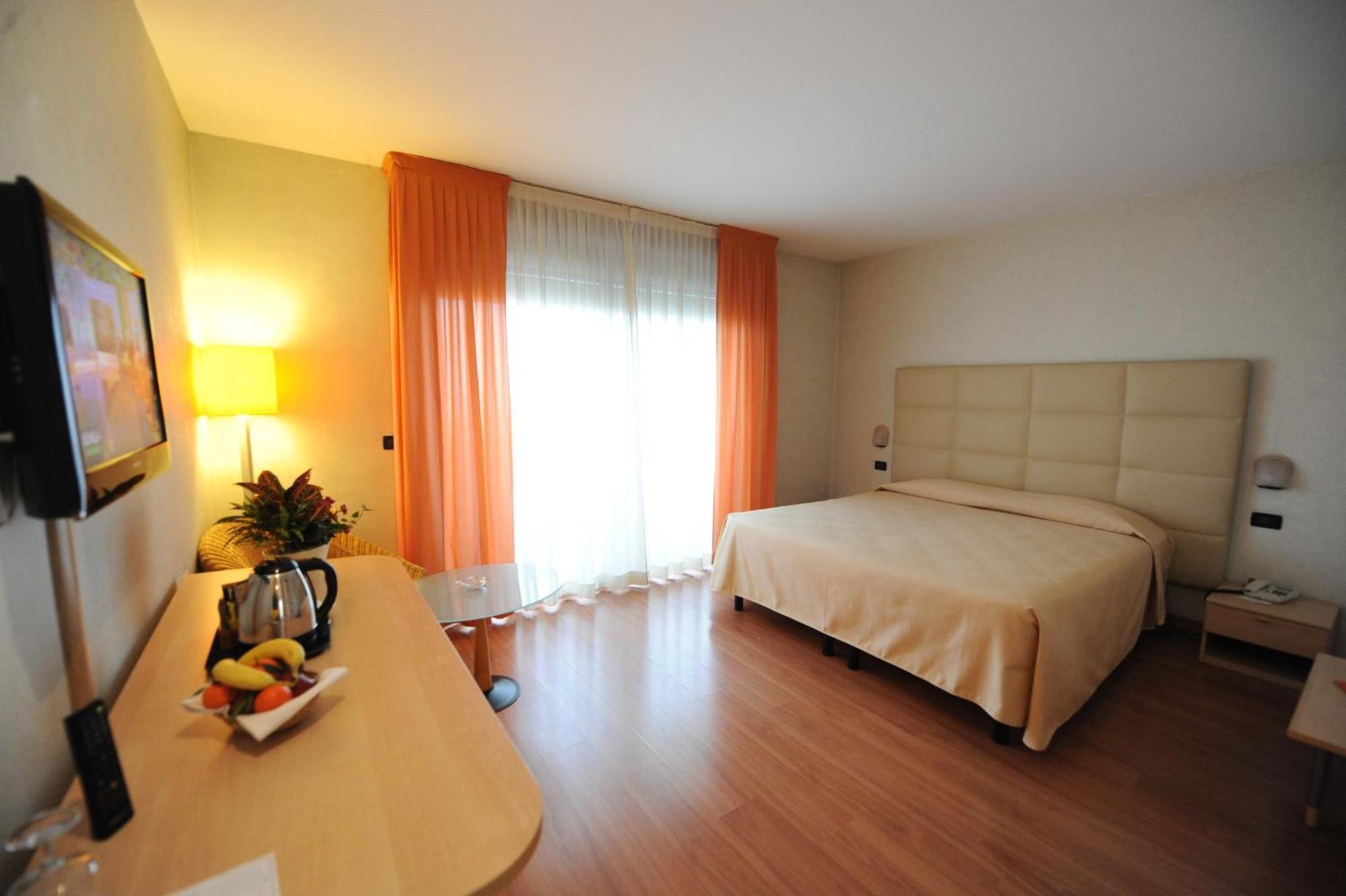 Hotel Donatello Imola Eksteriør bilde